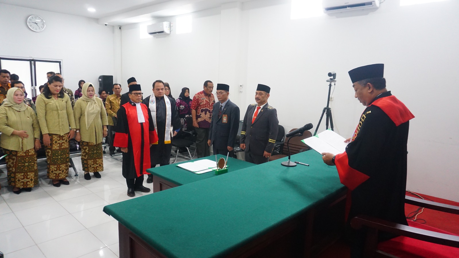 PENGAMBILAN SUMPAH JABATAN, DAN PELANTIKAN Y.M. BAPAK DEMON SEMBIRING, S.H., M.H., SEBAGAI HAKIM TINGGI PENGADILAN TINGGI KALIMANTAN UTARA   