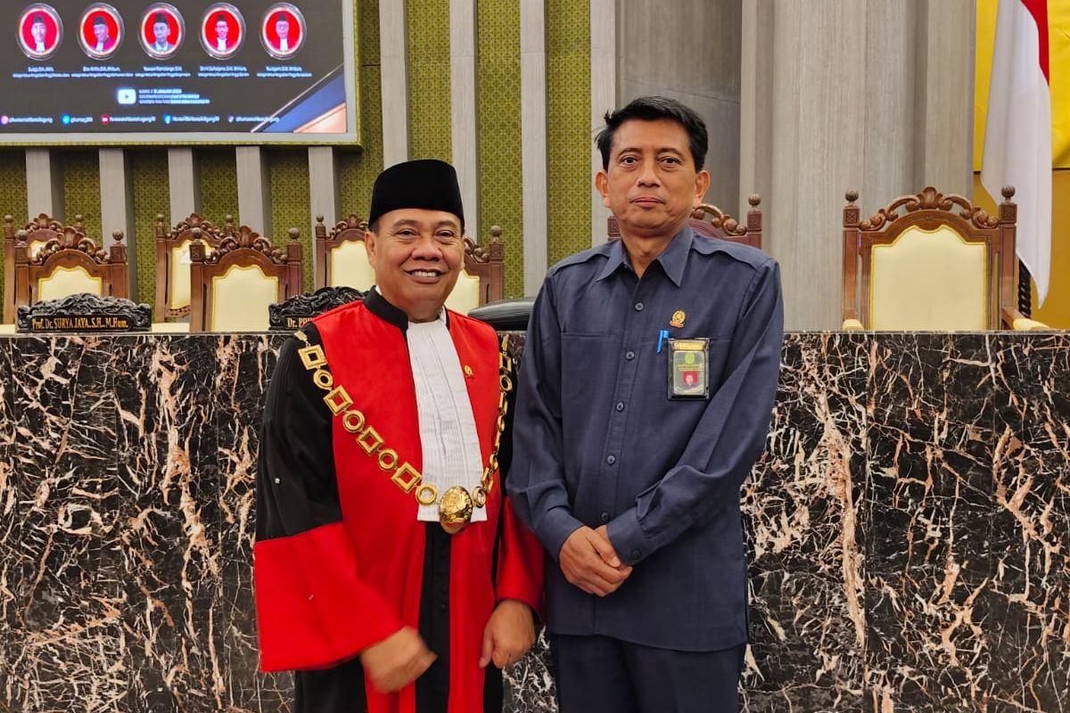 KETUA MAHKAMAH AGUNG REPUBLIK INDONESIA TELAH MELAKUKAN PENGAMBILAN SUMPAH JABATAN DAN PELANTIKAN 11 (SEBELAS) KETUA PENGADILAN TINGGI, SALAH SATU YANG DILANTIK ADALAH BAPAK DRS. ARIFIN. S.H.,M.HUM.